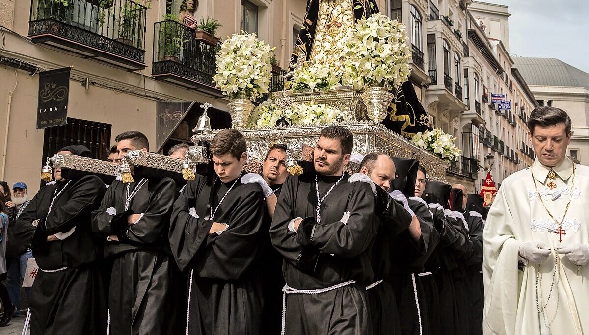 Klub Bahasa Asing Buckeye Local merencanakan Pameran Budaya Internasional