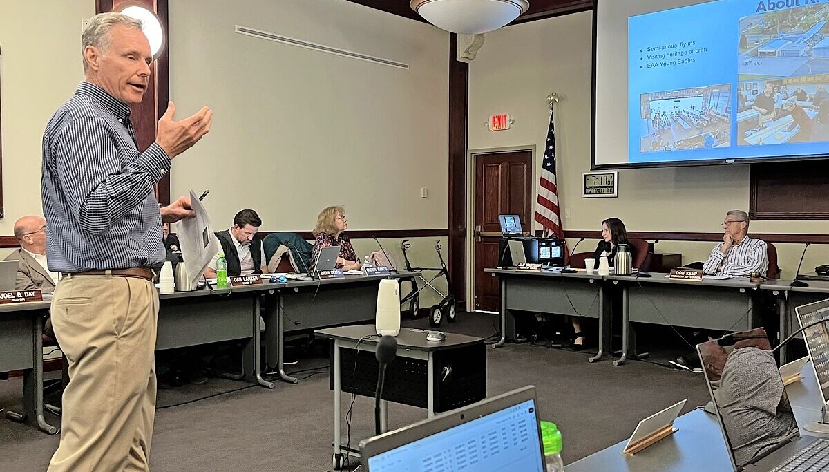 New Philadelphia council hears airport hangar proposal