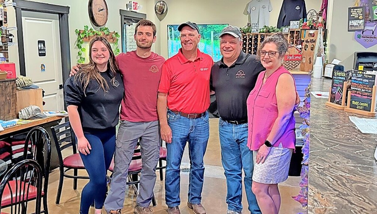Baldridge highlights economic impact of Ohio wineries