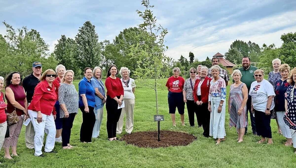 DAR dedicates Liberty Tree at Secrest Arboretum