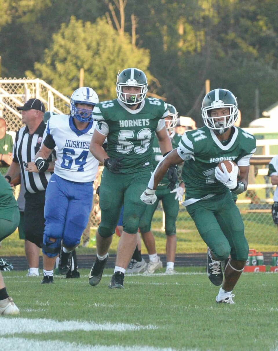 Two-point conversion lifts Hornets over Huskies 22-20