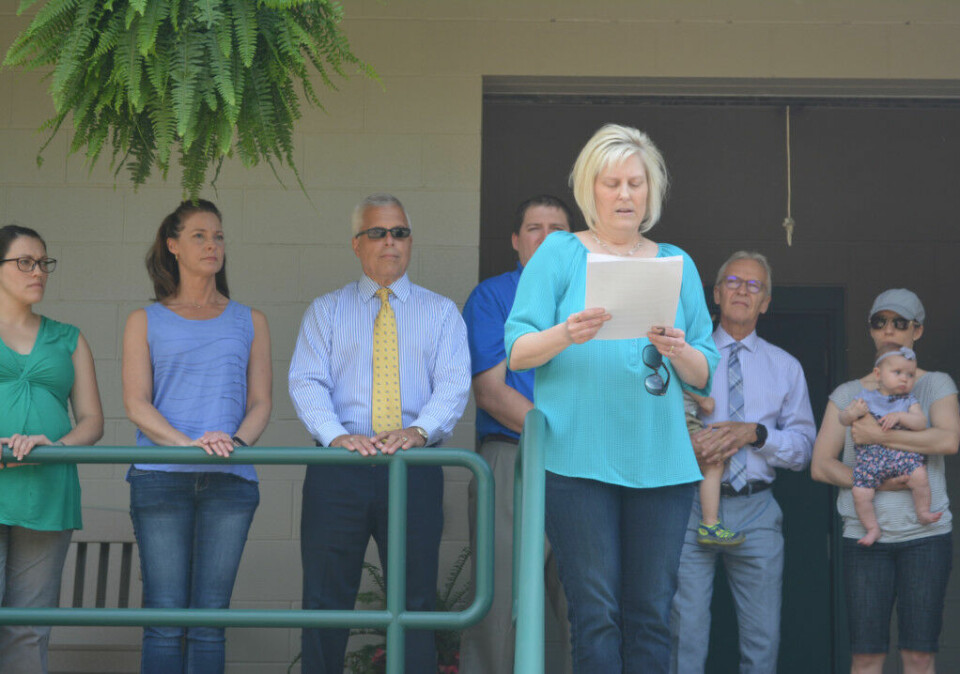 Ribbon cutting held at Lake Park Campground’s new bathhouse Lori Everhart (center), park director, thanked also those who had a part in making the new bathhouse at the Lake Park Campgrounds possible. Josie Sellers | Beacon