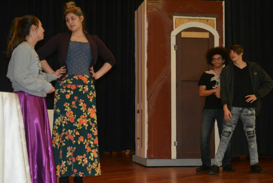 ‘Hello, Dolly!’ set for stage at River View High School
