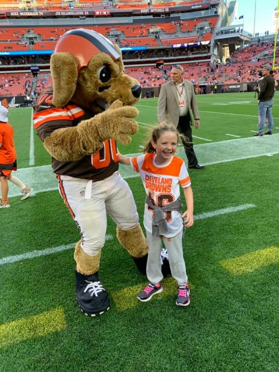 Ridgewood third grader enjoys sideline experience with dad at Browns’ game
