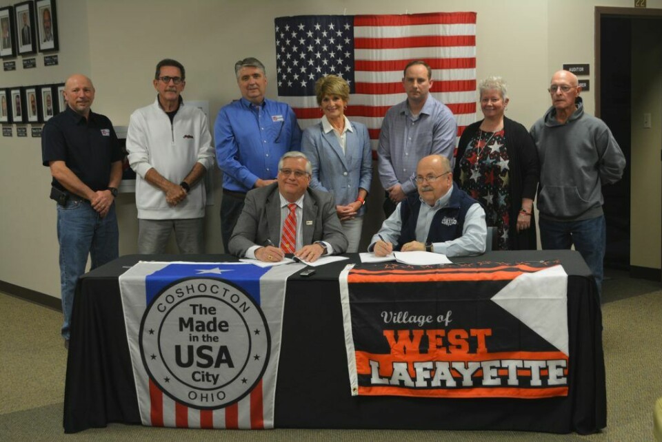 Coshocton and West Lafayette mayors sign water agreement