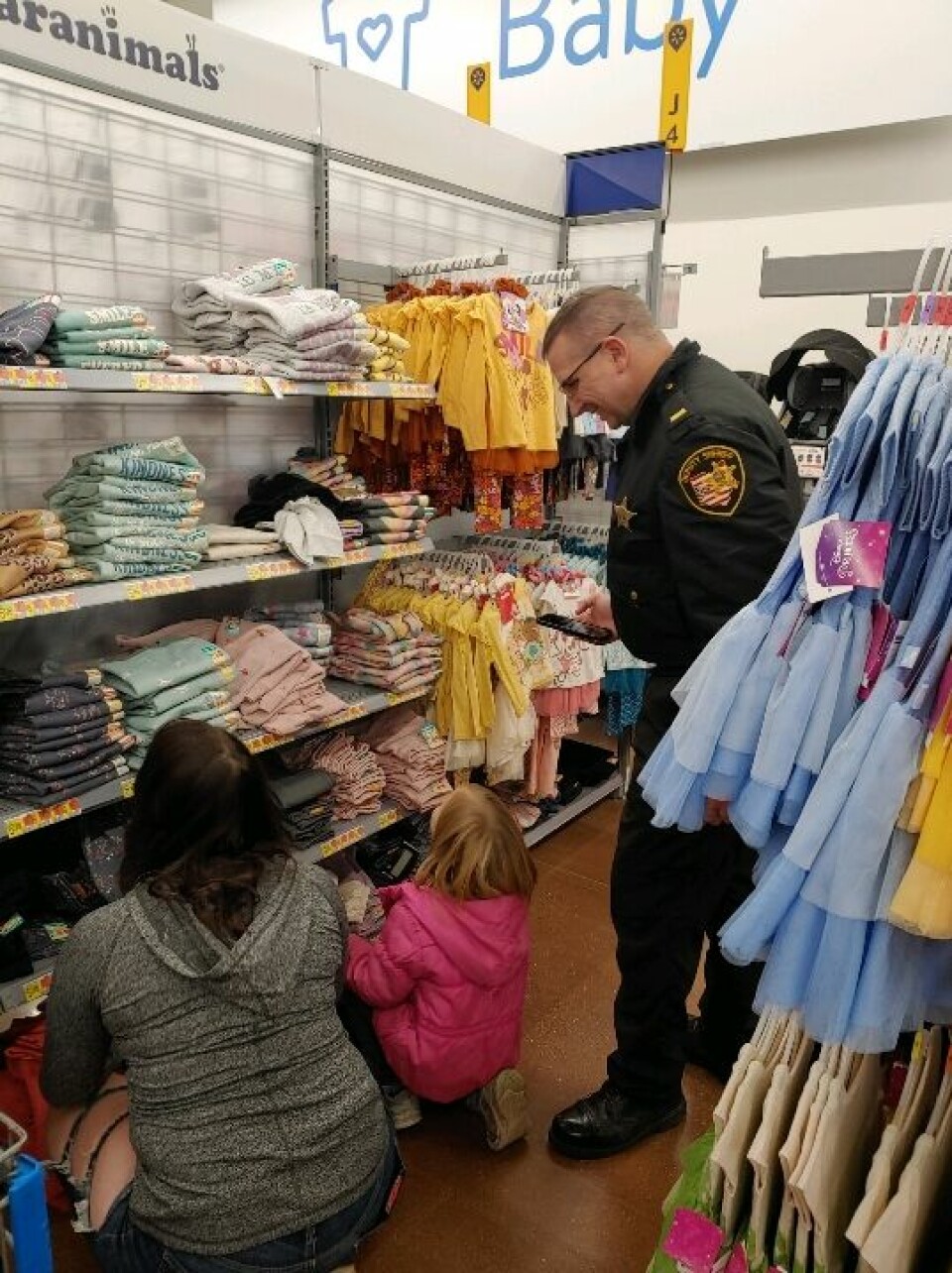Christmas Castle shoppers receive a hand from deputies