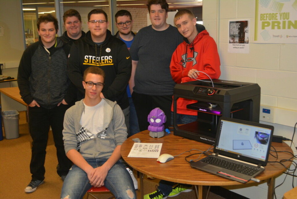 Career center NICS students learning about 3D printer
