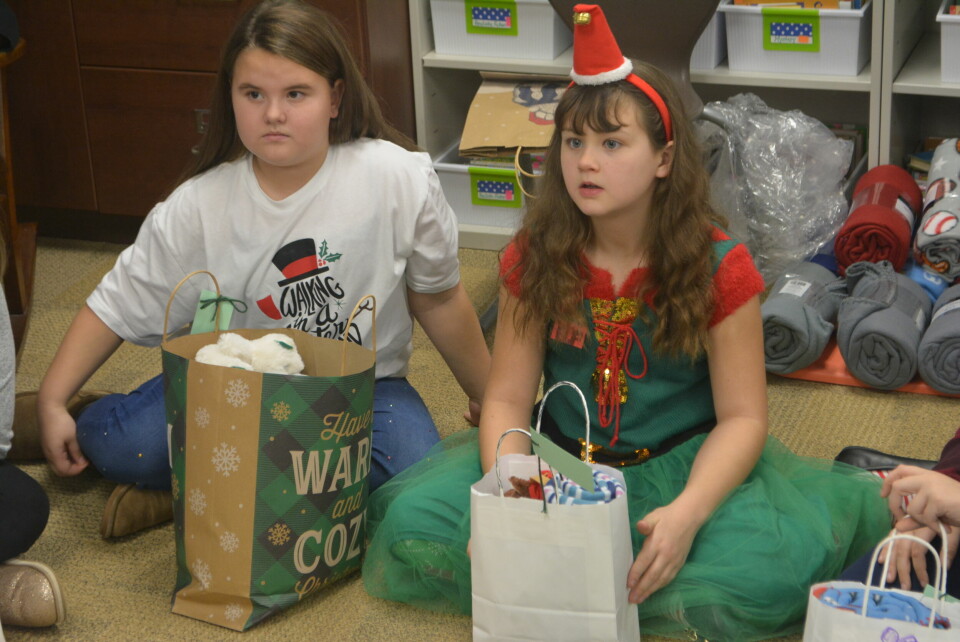 Third graders help nursing home residents