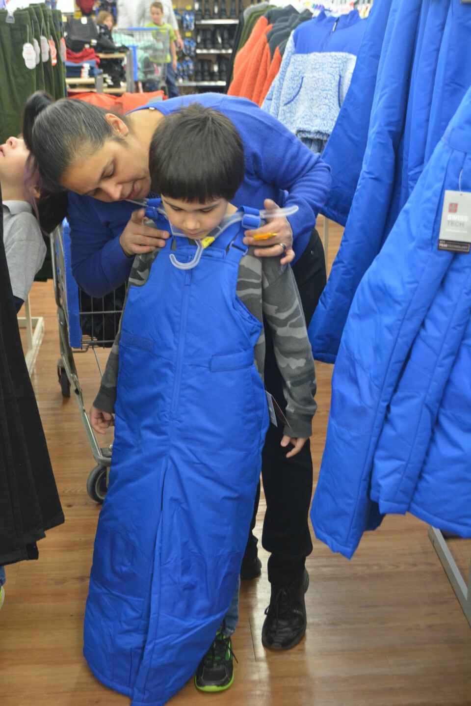 Volunteers help Salvation Army Christmas Castle families
