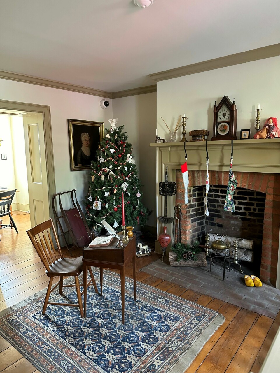 Roscoe Village offers A Roscoe Christmas Tour
