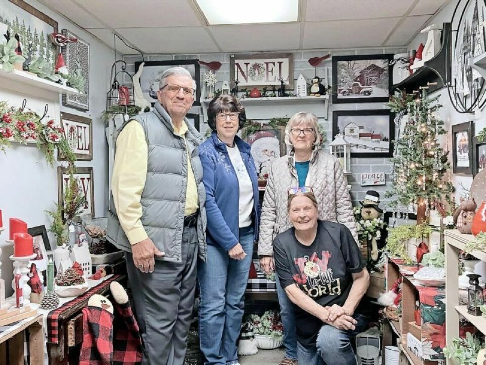 Brewster Mayor Charles Hawk, left, Nancy Hawk, Jennifer Limbert and Connie Schumaker, kneeling. Celebrate an Old Fashioned Christmas in Brewster