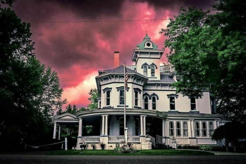 Have you ever wondered what happens in the Reeves Mansion after dark? Now is your opportunity to find out. Reeves to host Ghost Tours