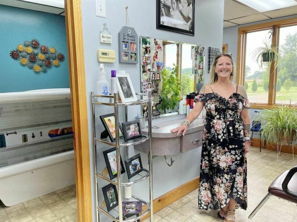 Tracey Terry has reopened the former Barbell Beach as Barbell Beach and Beauty, combining a gym, salon, tanning, nail care and travel under one roof. Tip to toe, Barbell Beach and Beauty has you covered