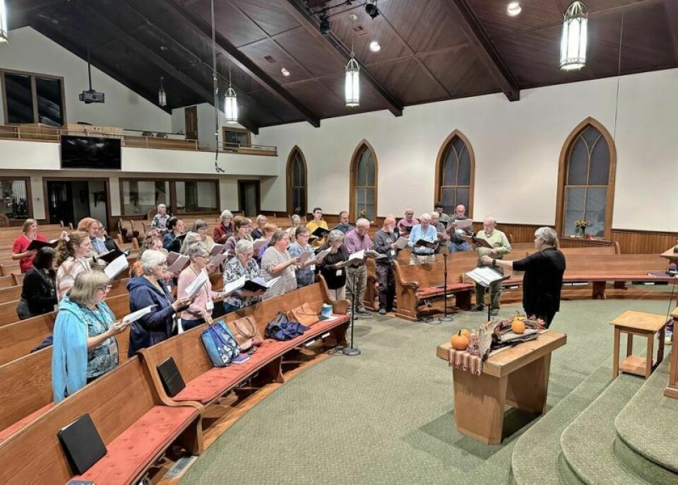 The Cantate Singers will present a concert titled “Hymns of Praise” on Nov. 18 at 7 p.m. at First Presbyterian Church in Wooster. Cantate Singers holding free fall concert