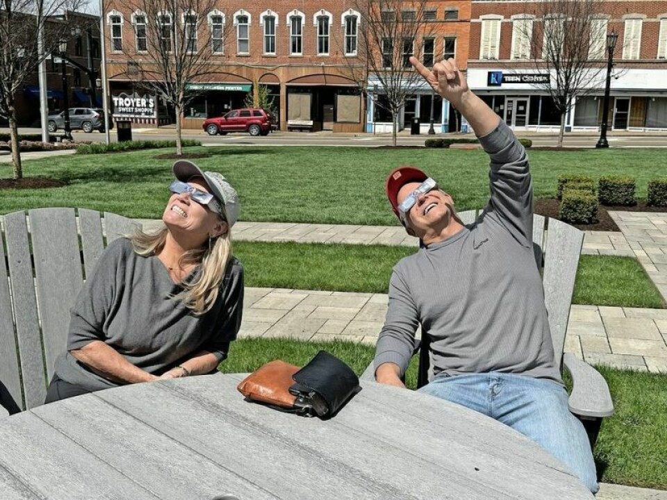 Like many people around the nation, Denise Mann and Bill Banchero were willing to travel a long way to get a good view of the total solar eclipse on April 8. They settled on a nice spot at the Holmes County Courthouse. Millersburg eclipses Mansfield for Annapolis couple