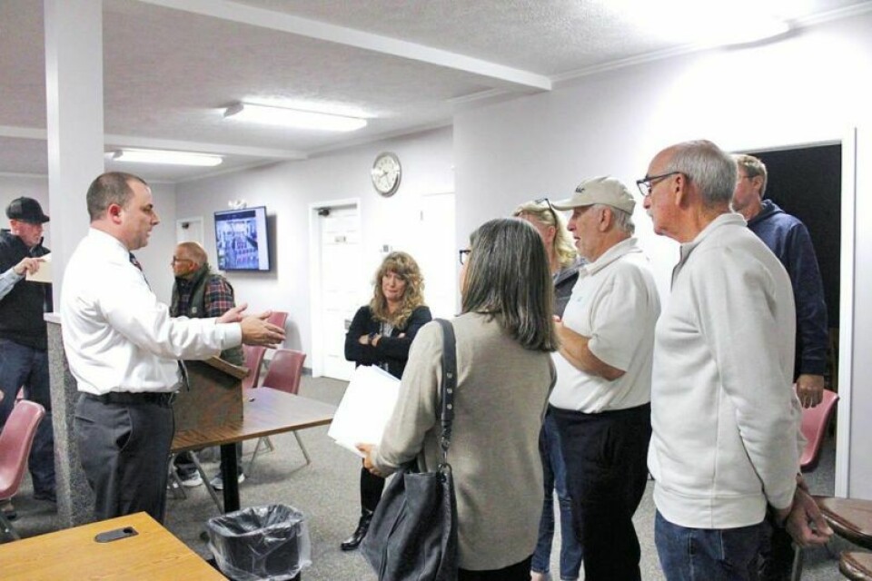 Mayor Shane Gunnoe talks with residents who oppose an Aldi store in their neighborhood. For some, the store would be right in their backyard. Dover residents concerned about possible Aldi store location