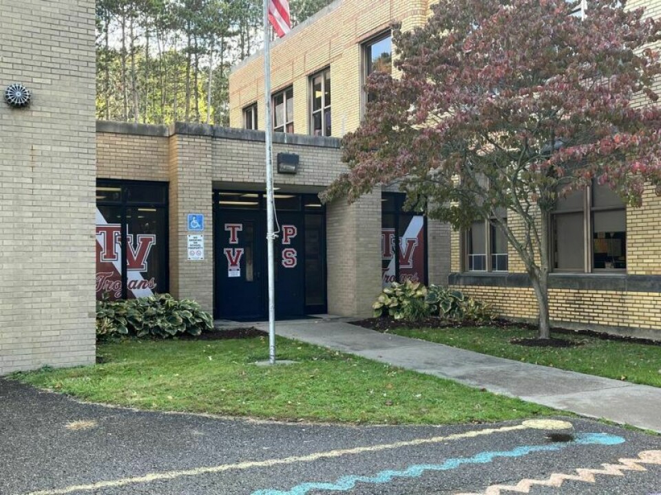 Mineral City Mayor Laurie Greene met recently with Mark Murphy, Tusky Valley director of operations, to discuss plans for demolishing the primary school and council’s desire to keep the playground equipment. Mayor discusses future demolition plans for primary school