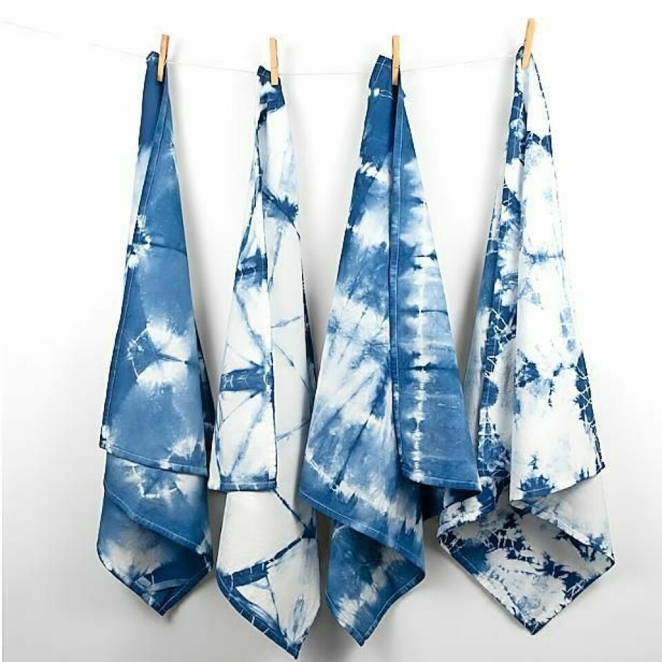 Participants will tie dye tea towels using a variety of techniques and patterns. Learn to tie dye at library