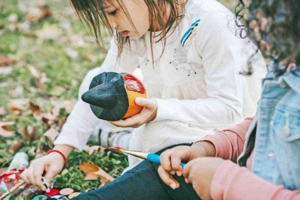 RSVP online at www.tuscorapark.com/park-place-youth-center by Oct. 9. Paint a pumpkin at the park