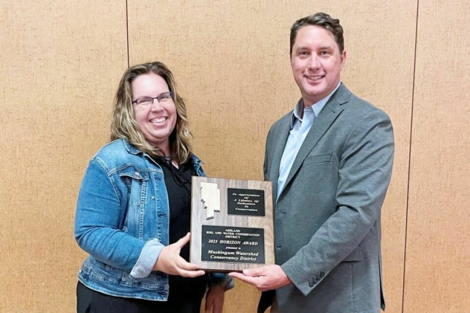 Jane Houin, program administrator at Ashland Soil and Water Conservation District, and Matt Thomas, chief of conservation at Muskingum Watershed Conservancy District MWCD receives an award
