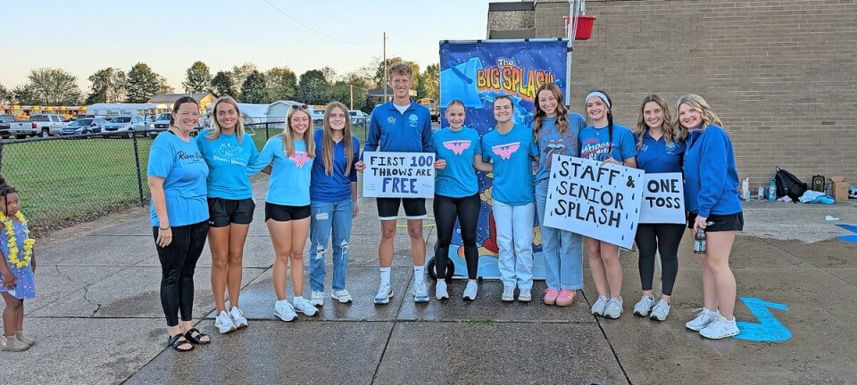 River View Teen Leadership Corps raises funds with dunk tank event