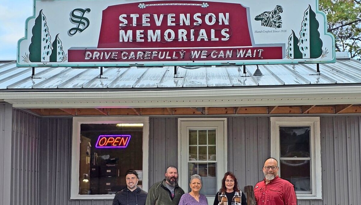 Restored sign rekindles New Philadelphia landmark’s glow